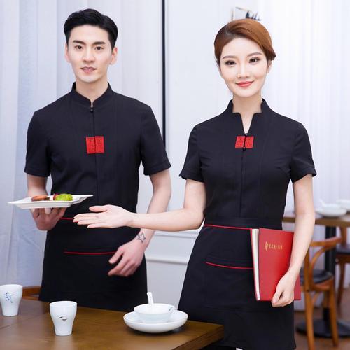 餐飲服務(wù)員月薪2800，為何年輕人仍蜂擁而至？——老板揭秘背后的生存智慧